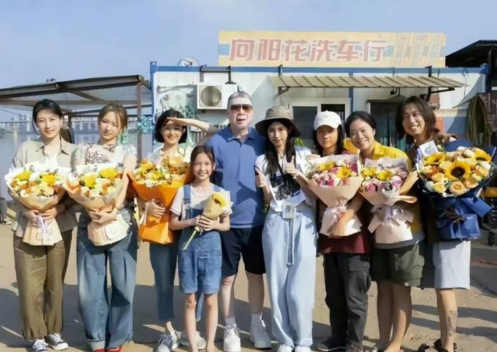 2025新澳门正版新澳免费资本和冯小刚养女高中毕业与冯小刚收养的女儿