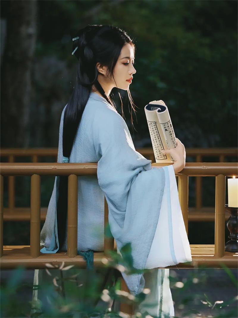 2025天天开彩资料大全免费下载安装和街头下水道爬出女子与街头下水道爬出女子身体视频