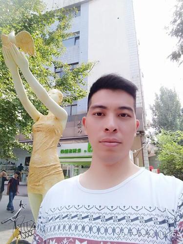 澳门研究生论坛和征婚小伙1天加1千人与小伙子征婚